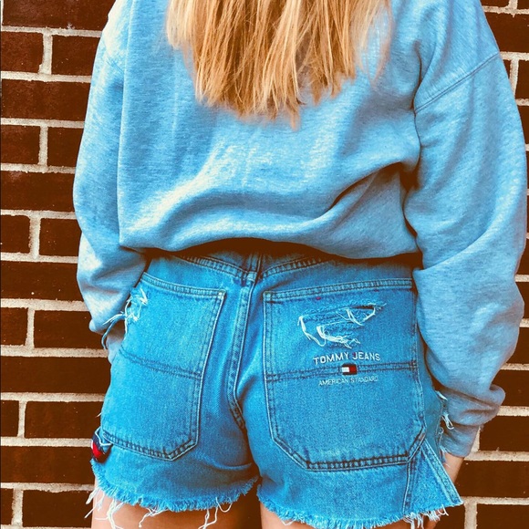 Tommy Hilfiger Distressed Shorts - Picture 2 of 4